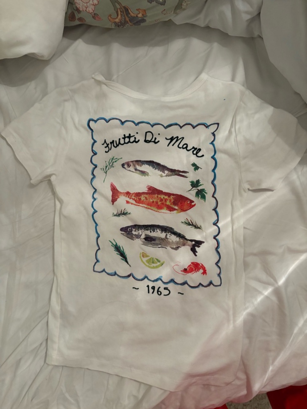 Urban Outfitters White Short Sleeve Fish Graphic Tee - Picture 3 of 3